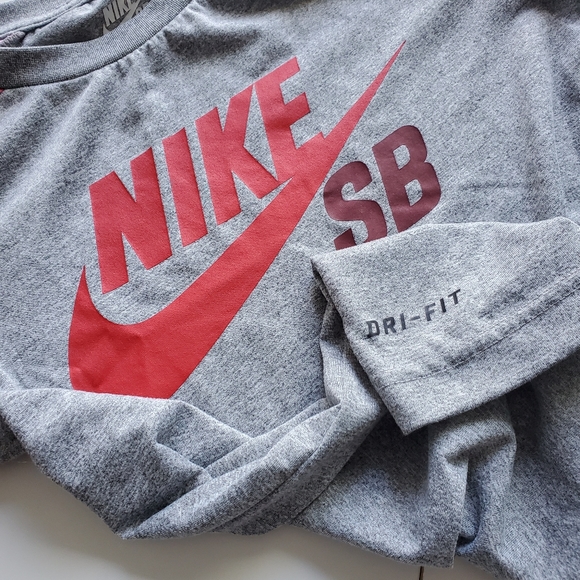 Nike SB Dri-Fit Tshirt Size Small (8-10 years) - Picture 2 of 3